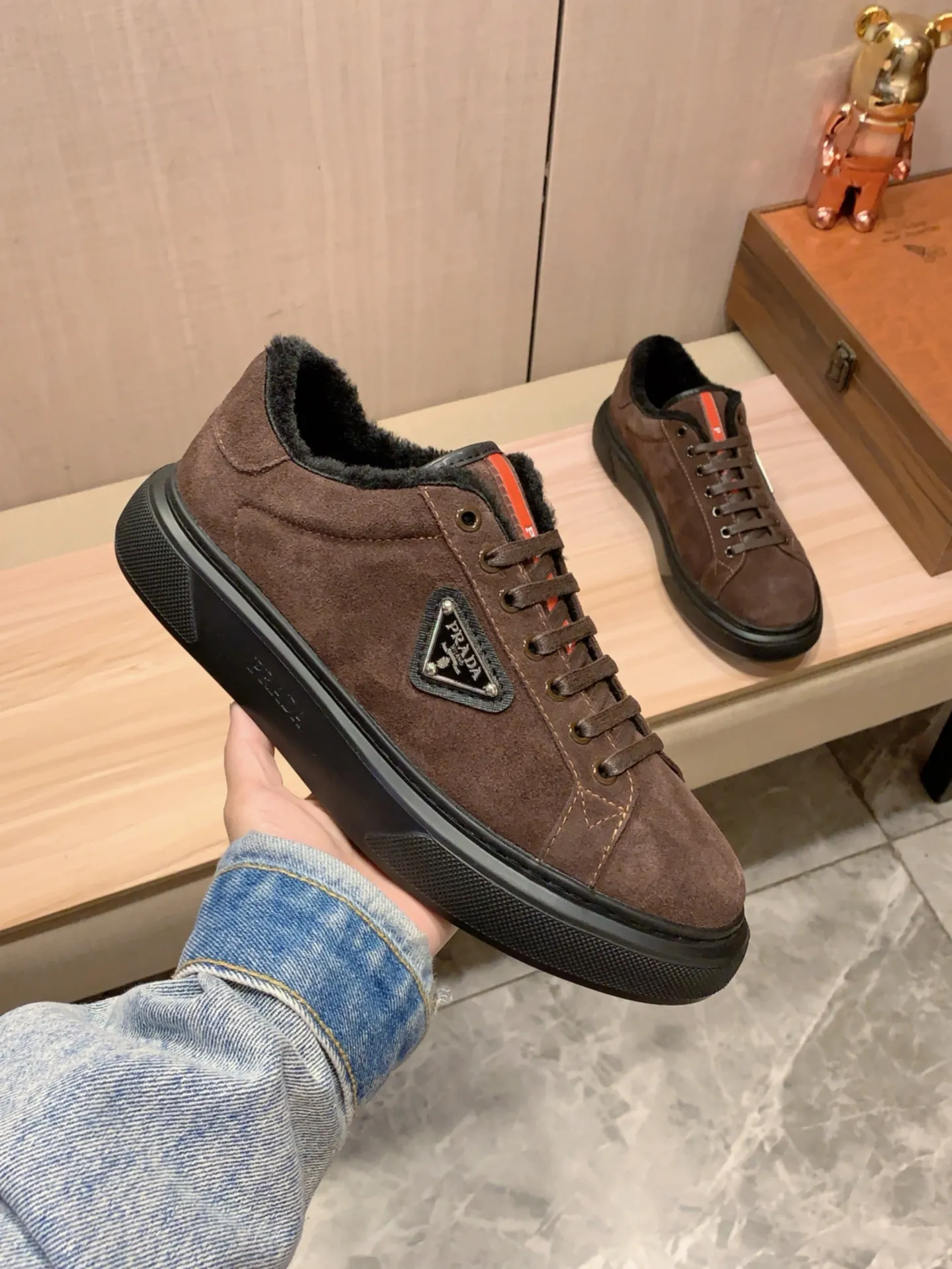 Warm new model: Factory price: 460💰💰🎩🎩[Lightning][Lightning] "Prada Men's Shoes💰pRADA*" The latest and most popular casual shoes, top brand [seduce] luxury~purchase, top~quality. [Strong] The upper is made of imported breathable anti-wear material ➕ Breathable simulated fur feet (•) with fine workmanship. The original stylish and stylish soft rubber wear-resistant and non-slip outsole is light and comfortable on the feet. The real thing looks better when photographed in person. 0186: code: 38-44, 4️⃣ colors selected